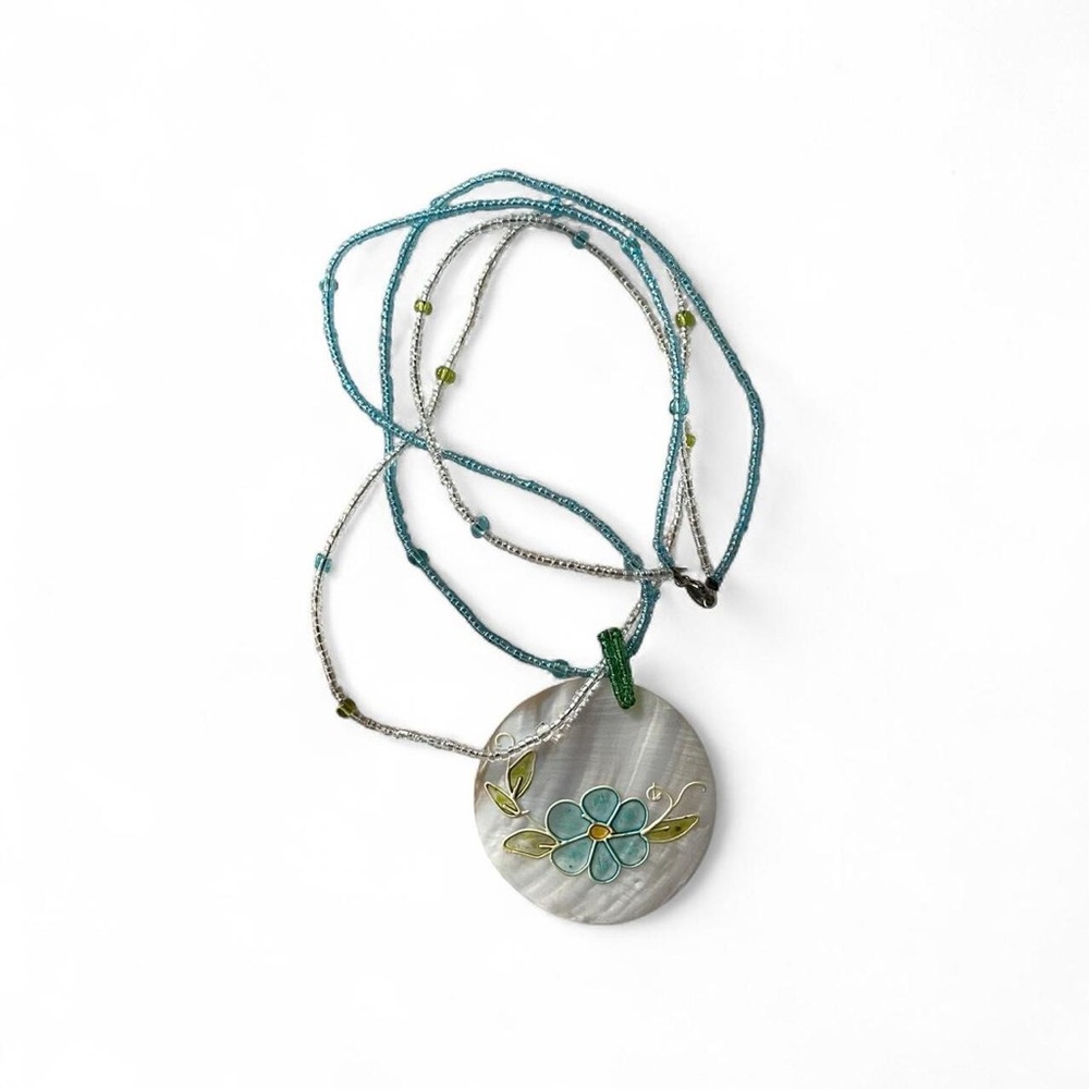 Beaded Floral Shell Necklace - Picture 2 of 2